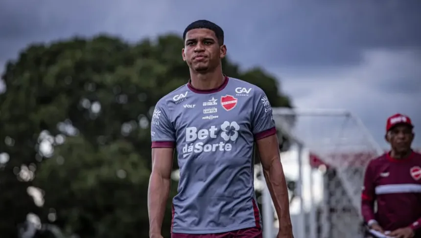 caio-marcelo-se-diz-adaptado-ao-vila-nova-e-avalia-duelo-contra-o-operario-pr-pela-serie-b