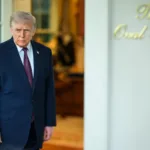 ira-e-trump-dizem-que-hormuz-esta-aberto,-e-preco-do-petroleo-desaba