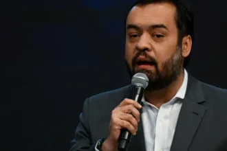 claudio-castro-vai-receber-r$-142-mil-por-ferias-nao-tiradas-enquanto-era-governador-do-rj