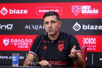 eduardo-souza-mantem-pensamento-jogo-a-jogo-e-nao-quer-que-atletico-“fique-para-tras”-na-serie-b