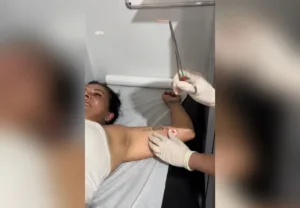 influenciadora-descobre-gravidez-mesmo-usando-implante-contraceptivo;-video