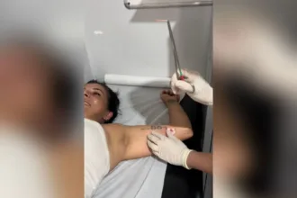 influenciadora-descobre-gravidez-mesmo-usando-implante-contraceptivo;-video