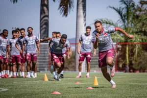 invictos,-vila-nova-e-operario-pr-fazem-duelo-direto-pelas-primeiras-posicoes-da-serie-b