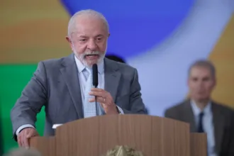“parem-com-essa-loucura-de-guerra”,-diz-lula-sobre-ataques-ao-ira