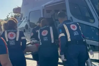 motociclista-e-resgatado-em-estado-grave-apos-bater-contra-carro,-em-aparecida