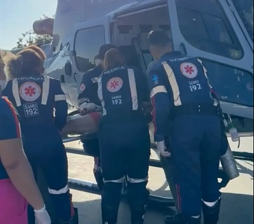 motociclista-e-resgatado-em-estado-grave-apos-bater-contra-carro,-em-aparecida