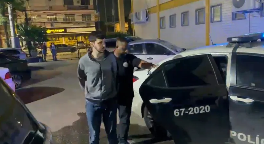 relatos-indicam-que-professor-preso-por-estupro-de-vulneravel-filmou-alunas-de-8-anos-e-sugeriu-‘brincadeiras’-para-cometer-abusos-–-extra-online