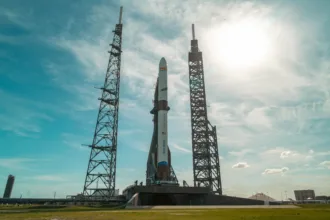 blue-origin-reutiliza-propulsor-do-foguete-new-glenn-e-acirra-disputa-com-spacex