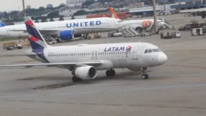 apos-problemas-tecnicos,-aviao-voa-em-circulos-e-precisa-retornar-ao-aeroporto-de-guarulhos