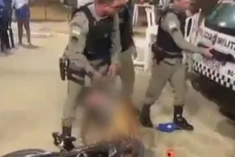 homem-desmaia-apos-receber-tapa-de-policial-durante-abordagem-no-rn.-video
