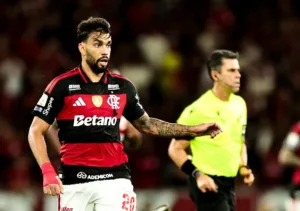 exames-apontam-edema-na-coxa-de-lucas-paqueta,-que-deve-desfalcar-o-flamengo-por-dez-dias