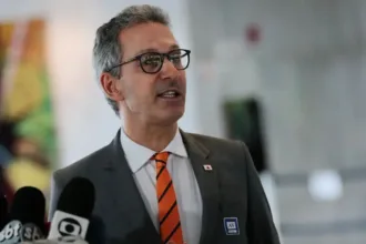 zema-diz-ter-preferencia-por-vice-mulher-ou-negro