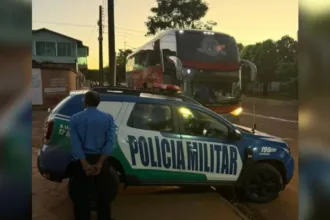perseguicao-de-onibus-na-br-060-termina-com-disparos-nos-pneus-e-motorista-detido-em-acreuna