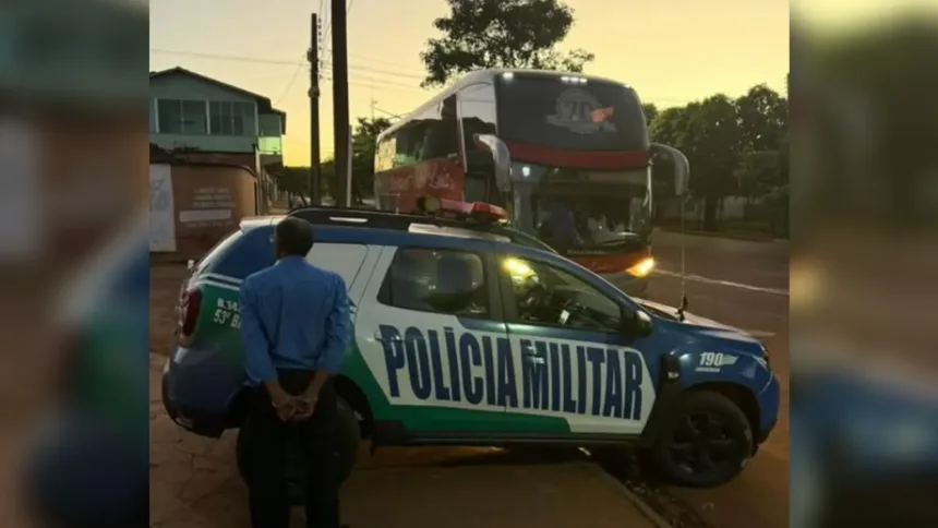 perseguicao-de-onibus-na-br-060-termina-com-disparos-nos-pneus-e-motorista-detido-em-acreuna