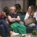 bbb-26:-tadeu-schmidt-quebra-protocolo,-entra-na-casa-e-emociona-finalistas-na-vespera-da-grande-final