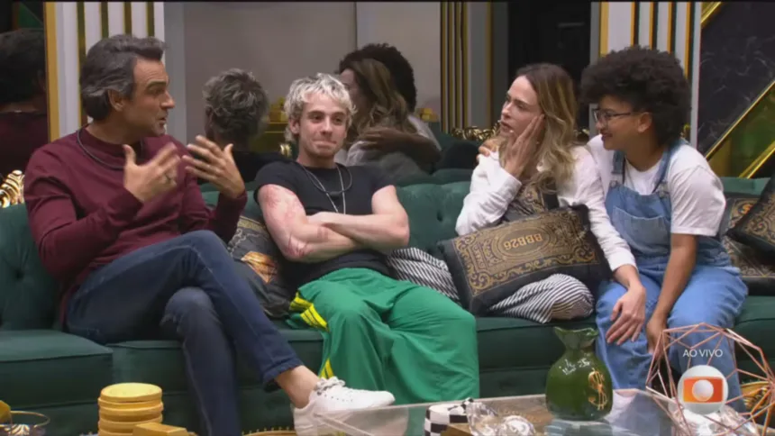 bbb-26:-tadeu-schmidt-quebra-protocolo,-entra-na-casa-e-emociona-finalistas-na-vespera-da-grande-final