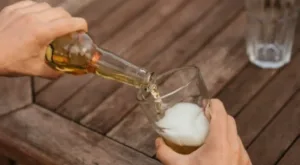 por-causa-de-uma-cerveja,-homem-tenta-atropelar-dona-de-lanchonete-com-caminhonete-em-goias