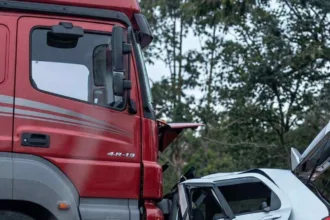 tragedia-na-br-251:-acidentes-no-feriado-dobram-mortes-e-expoem-perigos-–-estado-de-minas