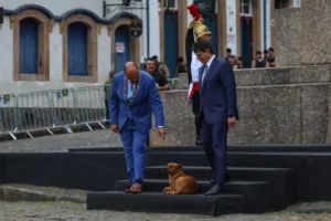 ‘caramelo’-rouba-a-cena-durante-homenagem-a-tiradentes-em-ouro-preto-–-o-tempo