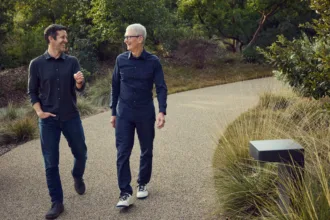 apple-anuncia-sucessao:-tim-cook-deixara-comando-e-john-ternus-sera-novo-ceo