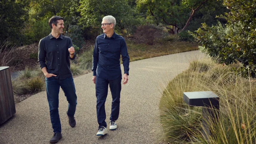 apple-anuncia-sucessao:-tim-cook-deixara-comando-e-john-ternus-sera-novo-ceo