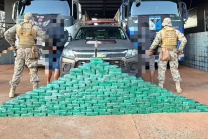 caminhoneiros-que-receberiam-r$-50-mil-para-transportar-droga-sao-presos-em-goias