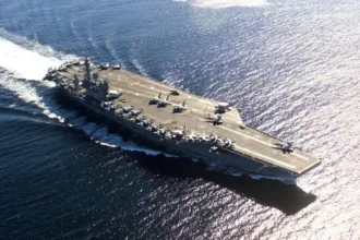 porta-avioes-nuclear-norte-americano,-o-mais-antigo-do-mundo,-realiza-exercicio-no-rio