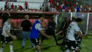 vila-nova-e-denunciado-pelo-stjd-sobre-caso-de-racismo-e-confusao-no-duelo-contra-o-operario-pr