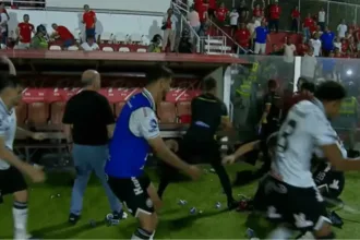 vila-nova-e-denunciado-pelo-stjd-sobre-caso-de-racismo-e-confusao-no-duelo-contra-o-operario-pr