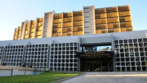 tjgo-mantem-indenizacao-de-r$-90-mil-a-jovem-agredido-pela-pm;-juiza-cita-racismo-estrutural