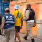 rio:-com-camisa-da-selecao-brasileira,-argentino-e-preso-por-racismo