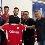 gusttavo-lima-esboca-sentimento-de-amor-pelo-goias,-corrige-e-depois-prega-respeito-ao-esmeraldino