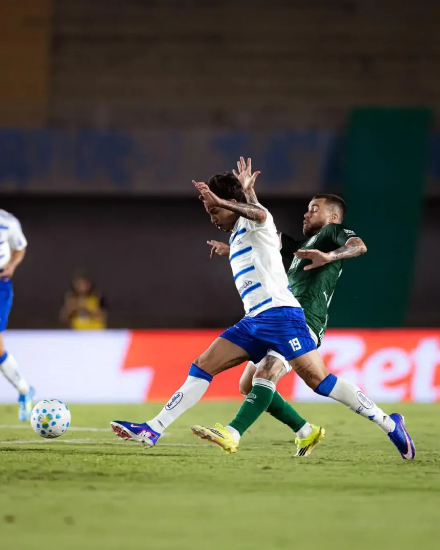 no-adeus-ao-serra,-goias-arranca-empate-com-golaco-no-fim-contra-o-cruzeiro