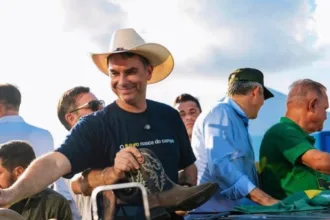 em-apoio-a-zema,-flavio-bolsonaro-critica-“ativismo-judicial”-do-stf