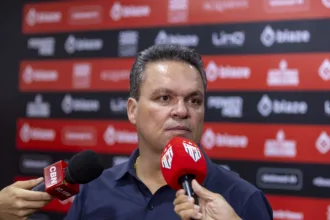 adson-batista-elogia-atuacao-do-atletico-apos-empate-com-athletico-pr-pela-copa-do-brasil