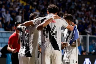 sem-receber,-jogadores-da-ponte-preta-deixam-concentracao-antes-de-duelo-da-serie-b