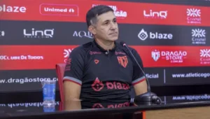 eduardo-souza-afirma-que-empate-em-curitiba-foi-um-bom-resultado-e-valoriza-jogo-sem-sofrer-gols