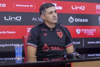 eduardo-souza-afirma-que-empate-em-curitiba-foi-um-bom-resultado-e-valoriza-jogo-sem-sofrer-gols