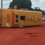 onibus-com-criancas-tomba-em-mozarlandia-apos-meses-de-reclamacao-dos-pais