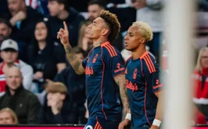 nottingham-forest-abre-4-a-0-sobre-sunderland-na-premier-league-com-gols-de-wood,-gibbs-white-e-igor-jesus