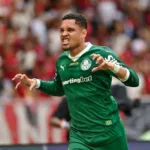 vitor-roque-passa-por-cirurgia-no-tornozelo-esquerdo-e-desfalca-palmeiras