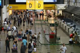 familia-egipcia-impedida-de-entrar-no-brasil-esta-confinada-em-aeroporto-de-guarulhos-ha-16-dias