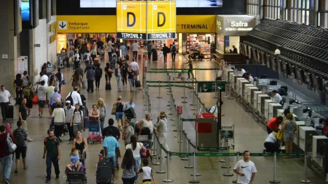 familia-egipcia-impedida-de-entrar-no-brasil-esta-confinada-em-aeroporto-de-guarulhos-ha-16-dias
