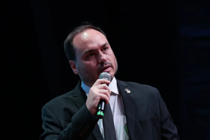 carlos-bolsonaro-fala-em-“oportunistas”-apos-briga-com-nikolas-ferreira