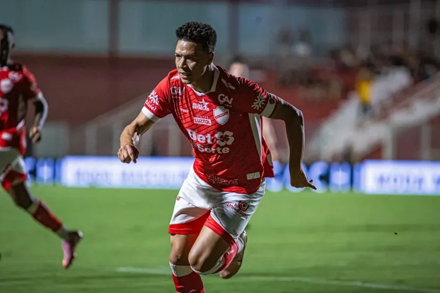 em-duelo-direto-pela-ponta-da-serie-b,-vila-nova-duela-contra-o-ceara-no-castelao