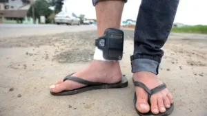veja-quanto-pode-ser-cobrado-pelo-uso-da-tornozeleira-eletronica-em-goias