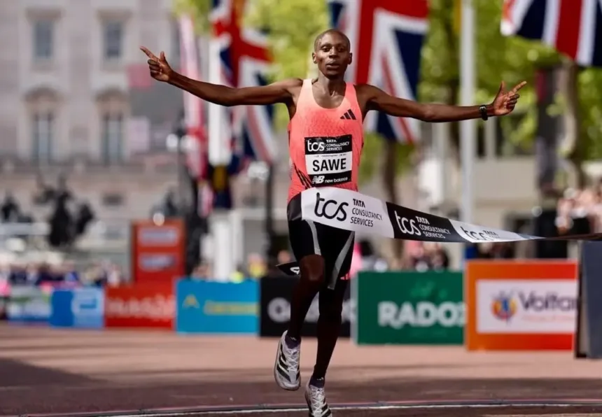 maratona-de-londres-2026:-sabastian-sawe-faz-historia-e-completa-primeira-maratona-em-menos-de-duas-horas