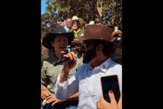 gusttavo-lima-realiza-‘cavalgada-do-embaixador’-em-bela-vista-de-goias;-veja-imagens