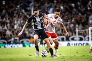 em-jogo-eletrizante,-vila-nova-busca-empate-contra-o-ceara-e-segue-lider