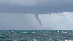 ciclone-intenso-no-atlantico-sul-deve-trazer-vento-acima-de-100-km/h-e-massa-de-ar-frio-ao-sul